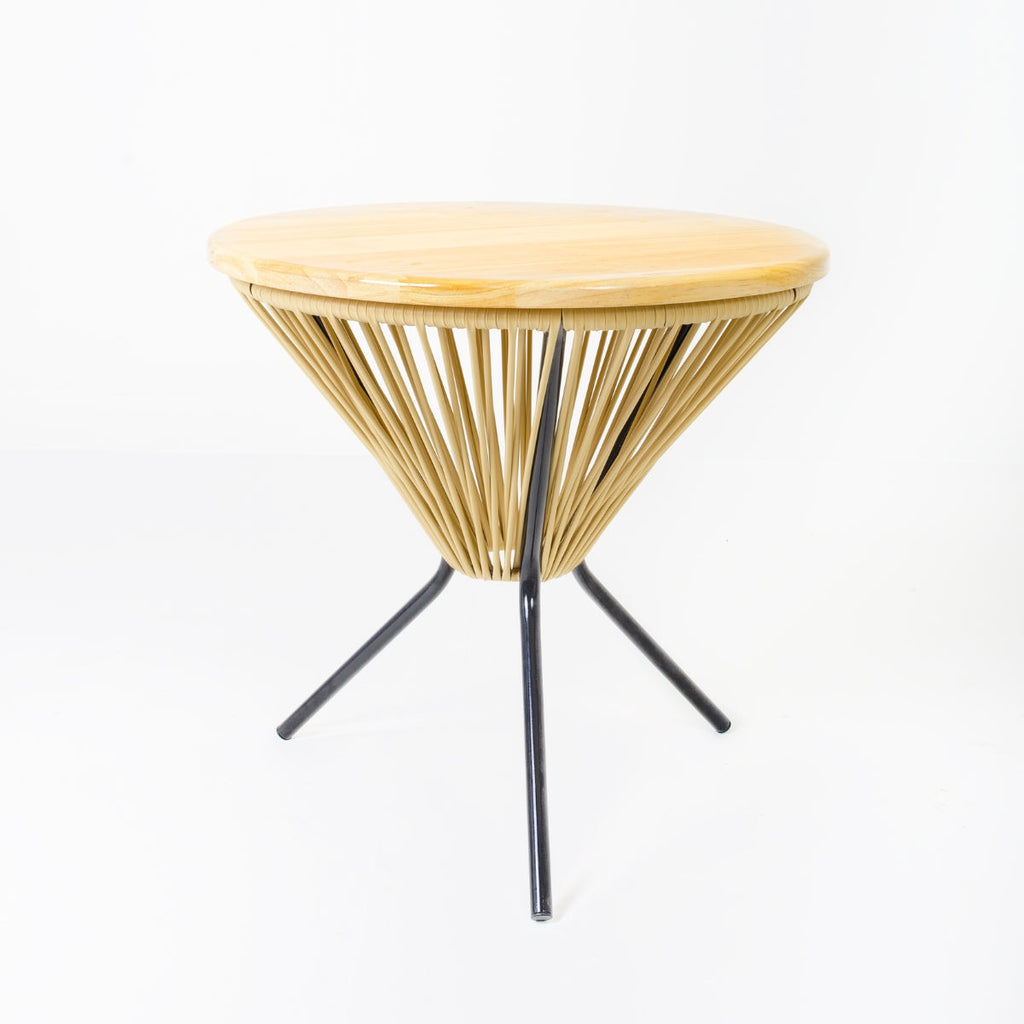 Mesa conica de centro con tabla